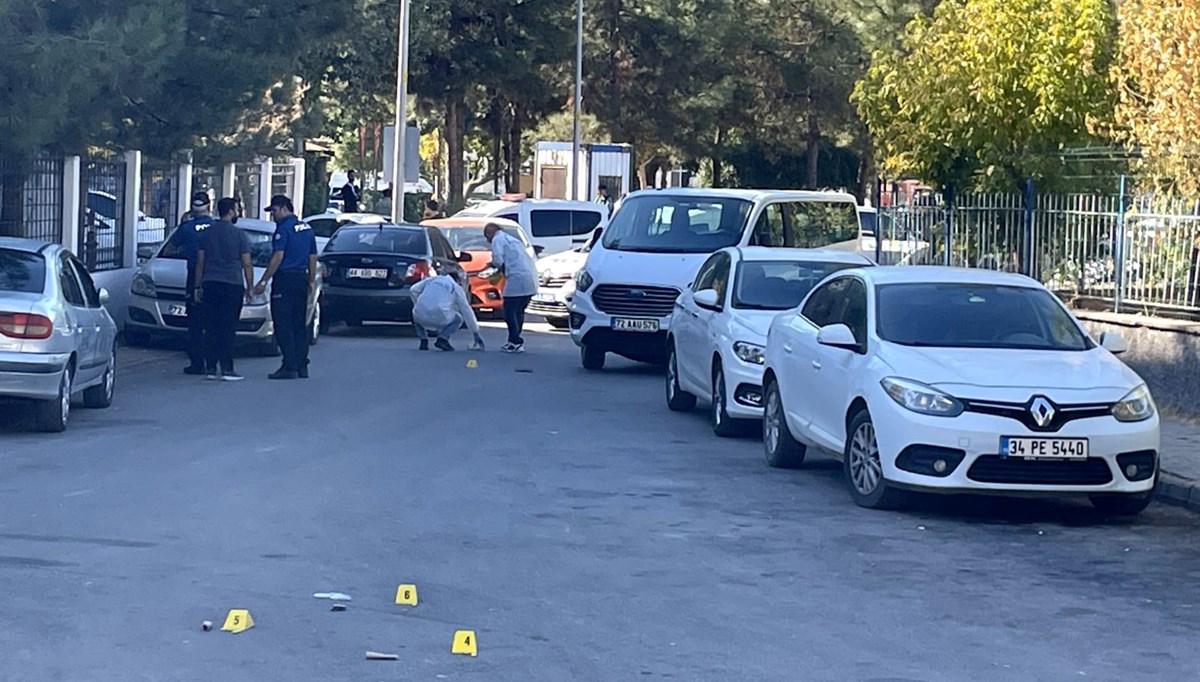 Lise önünde silahlı kavga