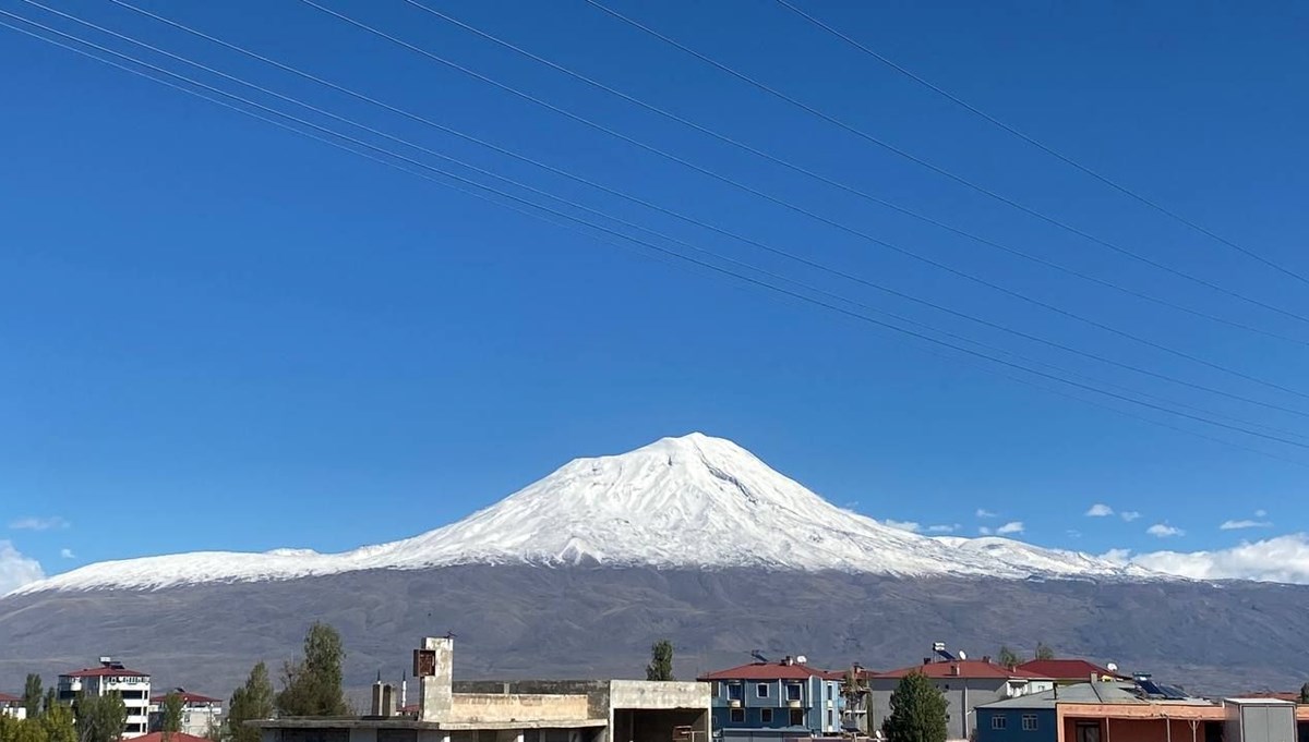 Ağrı Dağı karla kaplandı Ağrı Dağı karla kaplandı