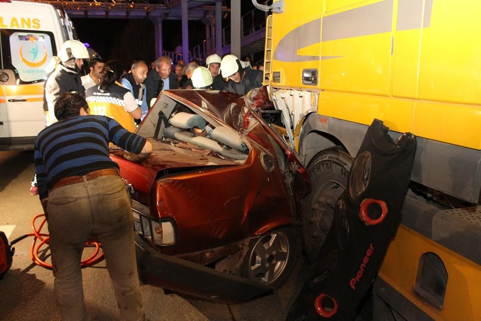 Denizli ve Adana'daki kazalarda 5 kişi öldü - 1