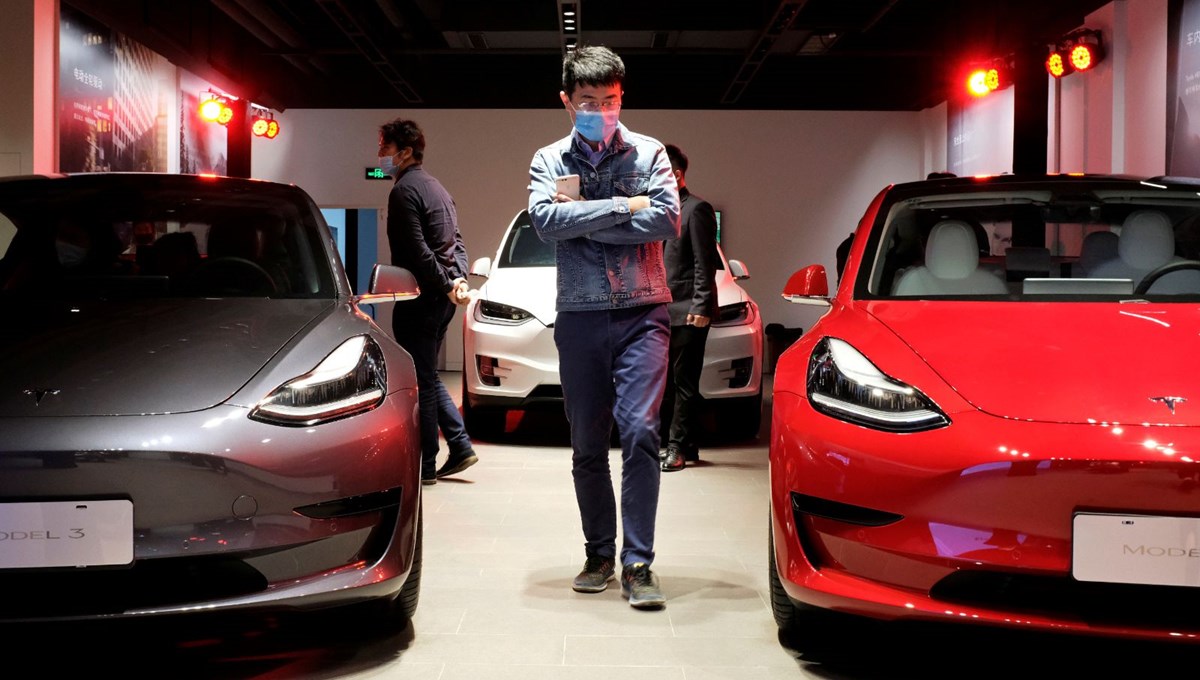 Tesla 135 bin aracını geri çağıracak
