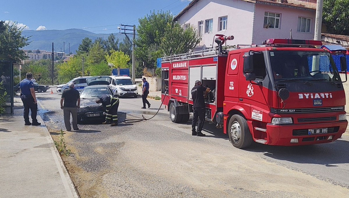 Seyir halindeki otomobil alev aldı