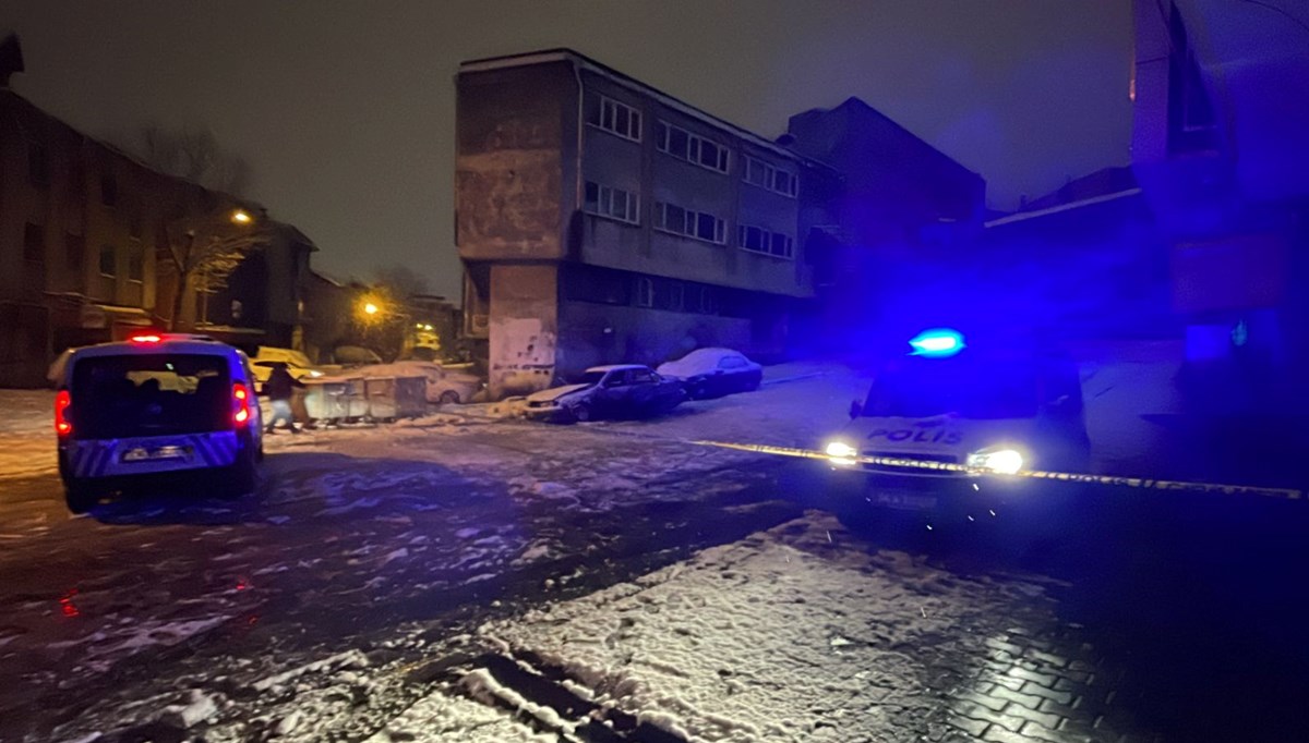 İstanbul'da park halindeki otomobil yandı: Bir kişi öldü