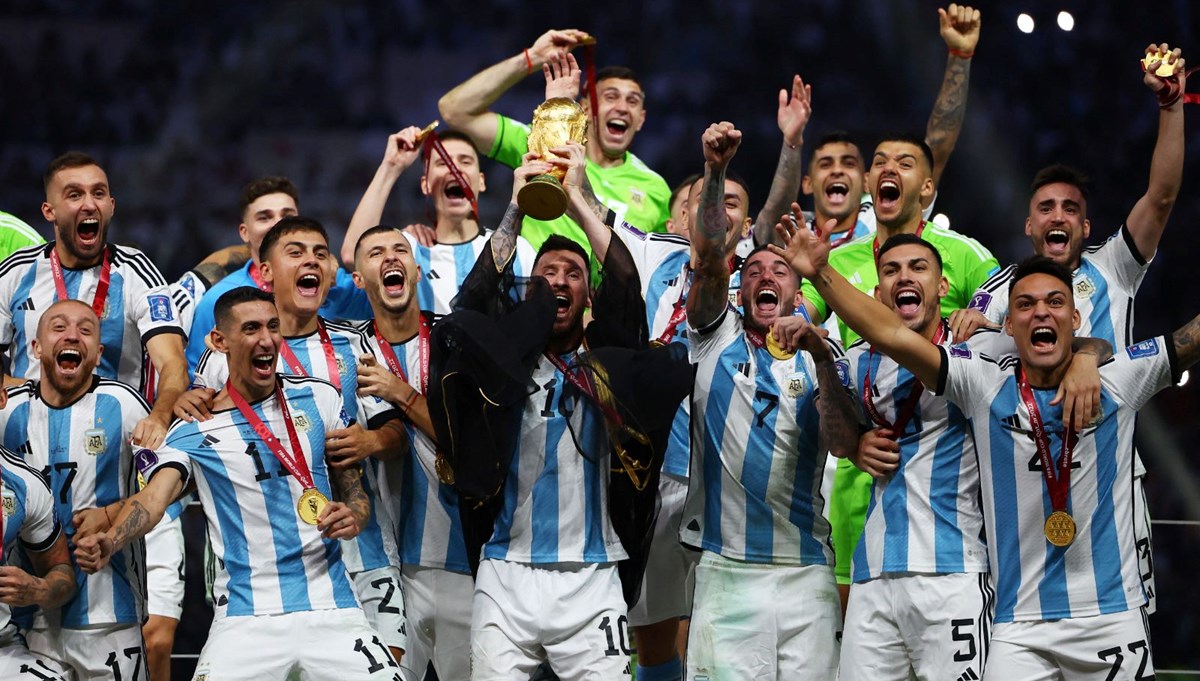 Dünya Kupası 2022 Katar'da şampiyon belli oldu: Messi'li Arjantin Mbappe'li Fransa'ya karşı tarih yazdı