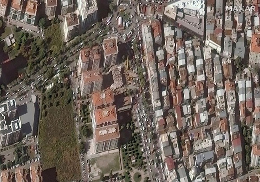 İzmir'deki yıkım uzaydan görüntülendi