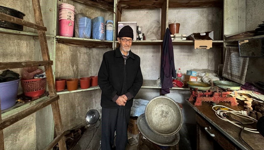 15 metrekarede 65 yılını geçirdi: "Meslek unutuldu, çırak bile yetişmiyor"