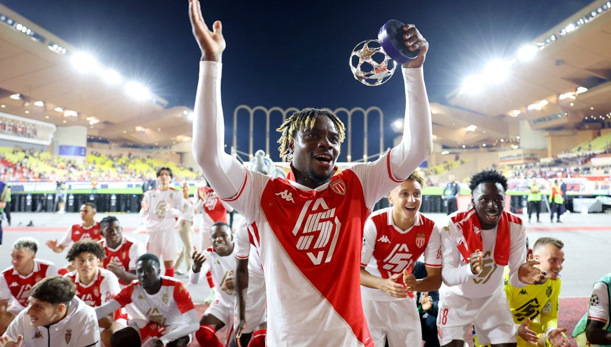 Monaco'nun 18 yaşındaki yıldızı Barcelona'yı devirdi: Mbappe'yi geride bırakıp tarihe geçti! Monaco'nun 18 yaşındaki yıldızı Barcelona'yı devirdi: Mbappe'yi geride bırakıp tarihe geçti!