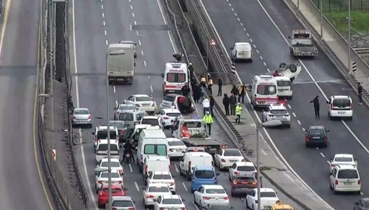 Küçükçekmece'de zincirleme kaza Küçükçekmece'de zincirleme kaza