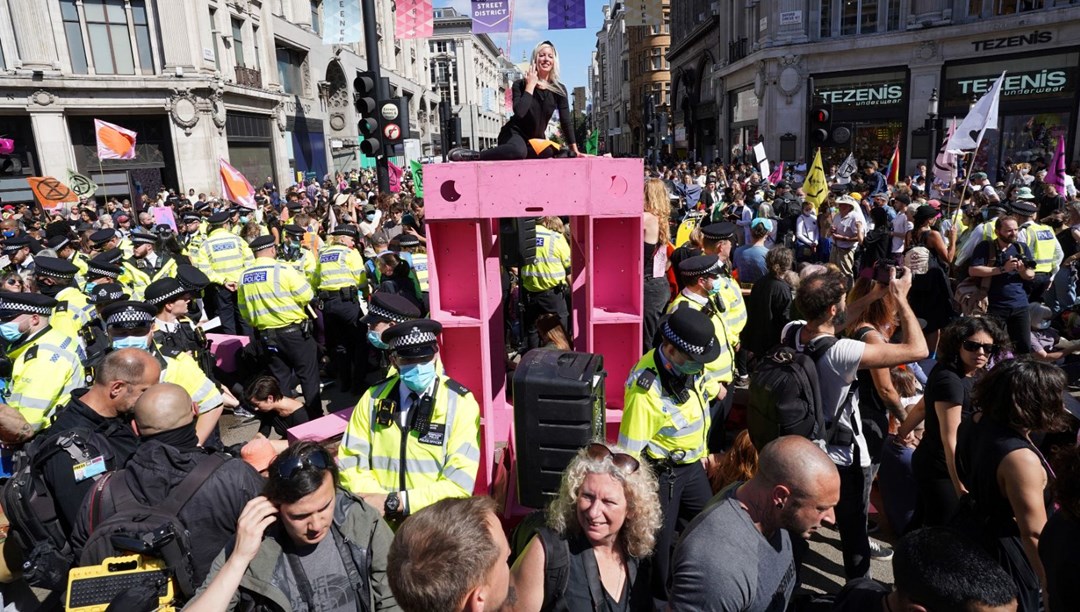 Çevre aktivistleri, 2019'daki gösterilerde Londra sokaklarında 120 ton çöp bırakmış - Vimarsana News