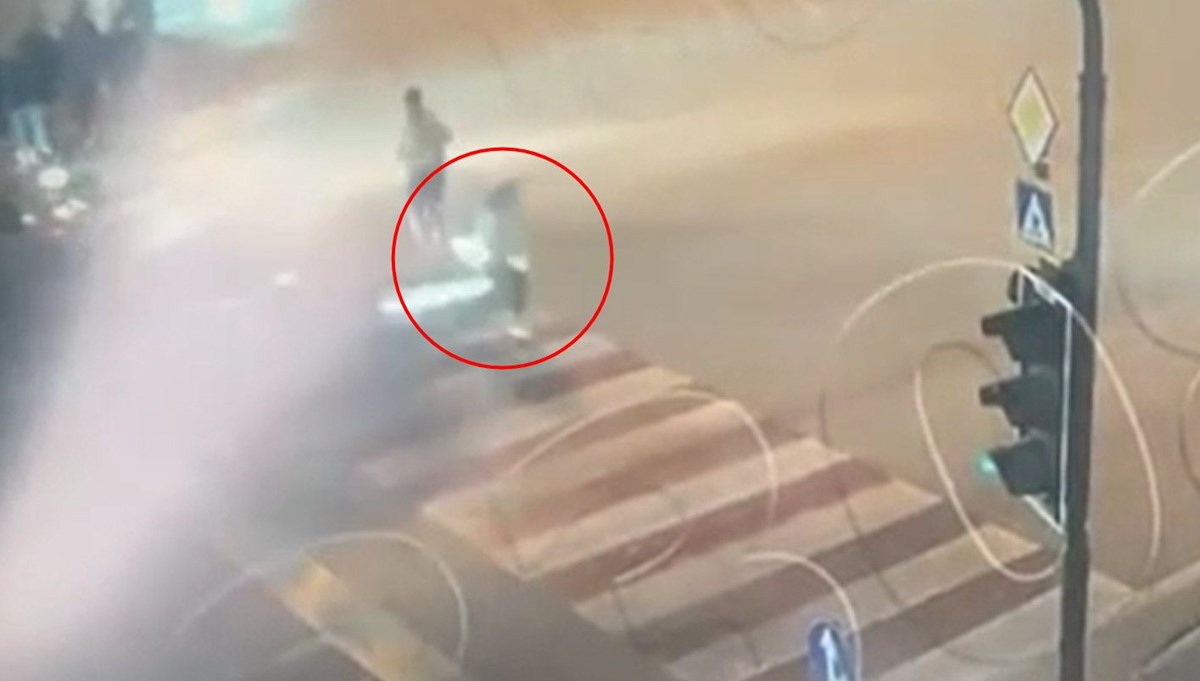 Ehliyetsiz sürücü 16 yaşındaki kıza çarparak ağır yaraladı: Kazanın görüntüleri ortaya çıktı Ehliyetsiz sürücü 16 yaşındaki kıza çarparak ağır yaraladı: Kazanın görüntüleri ortaya çıktı