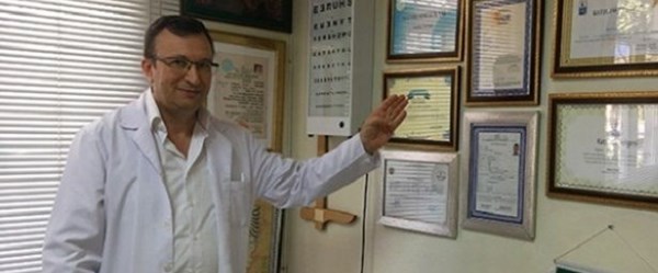 6 üniversiteden diploma alan doktor, yedinci üniversite için hazırlanıyor