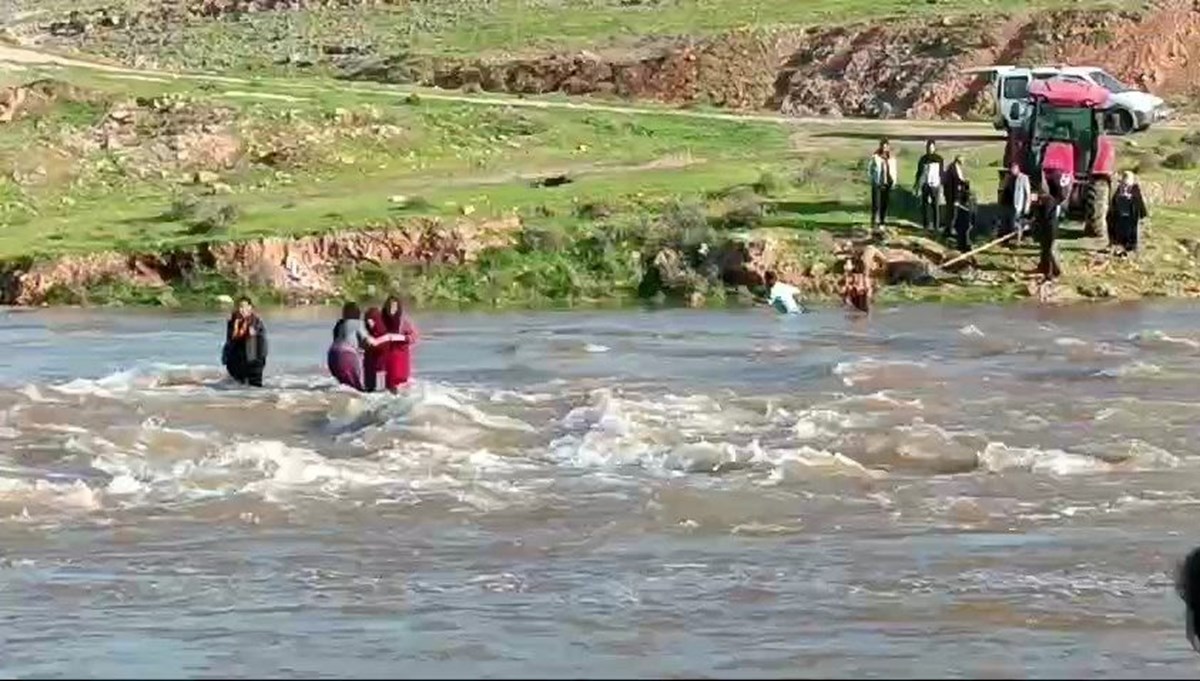 Derede can pazarı: 3 kadın son anda kurtarıldı, 13 yaşındaki Davut kayıp