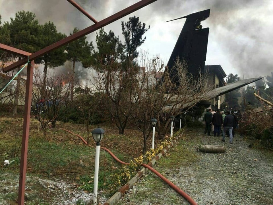 İran'da kargo uçağı düştü: 15 ölü - 1