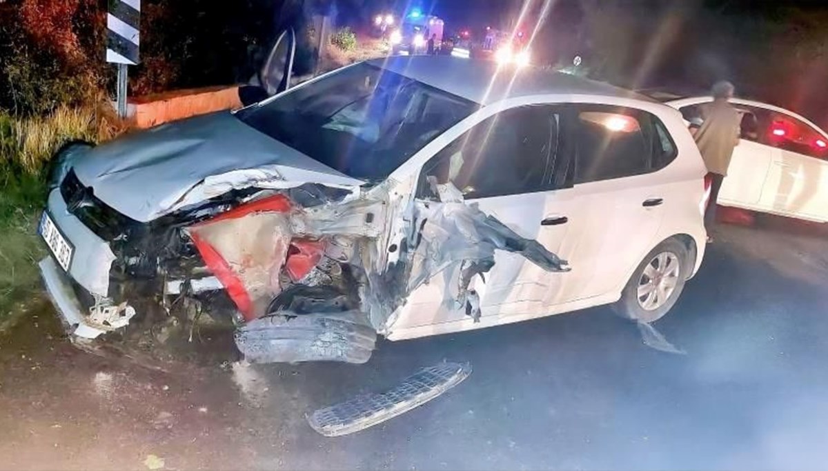 Kütahya'da 2 otomobil çarpıştı: 1 ölü, 1 yaralı Kütahya'da 2 otomobil çarpıştı: 1 ölü, 1 yaralı