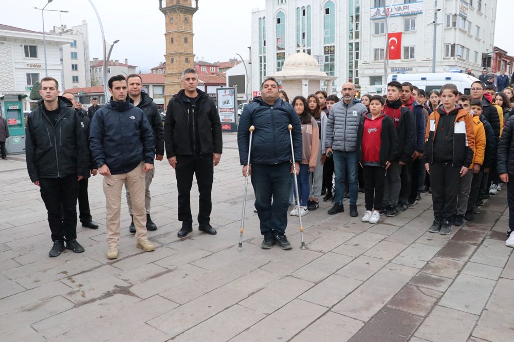 Saat 9'u 5 ge�e hayat 1 dakika durdu