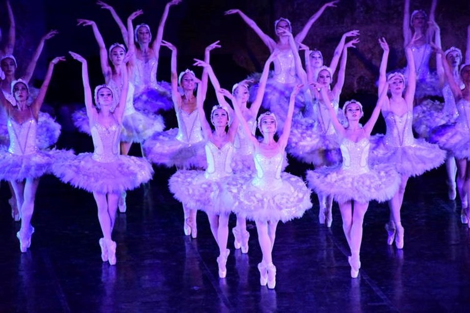 30. Uluslararası Aspendos Opera ve Bale Festivali'nde "Kuğu Gölü" balesi sahnelendi - 1