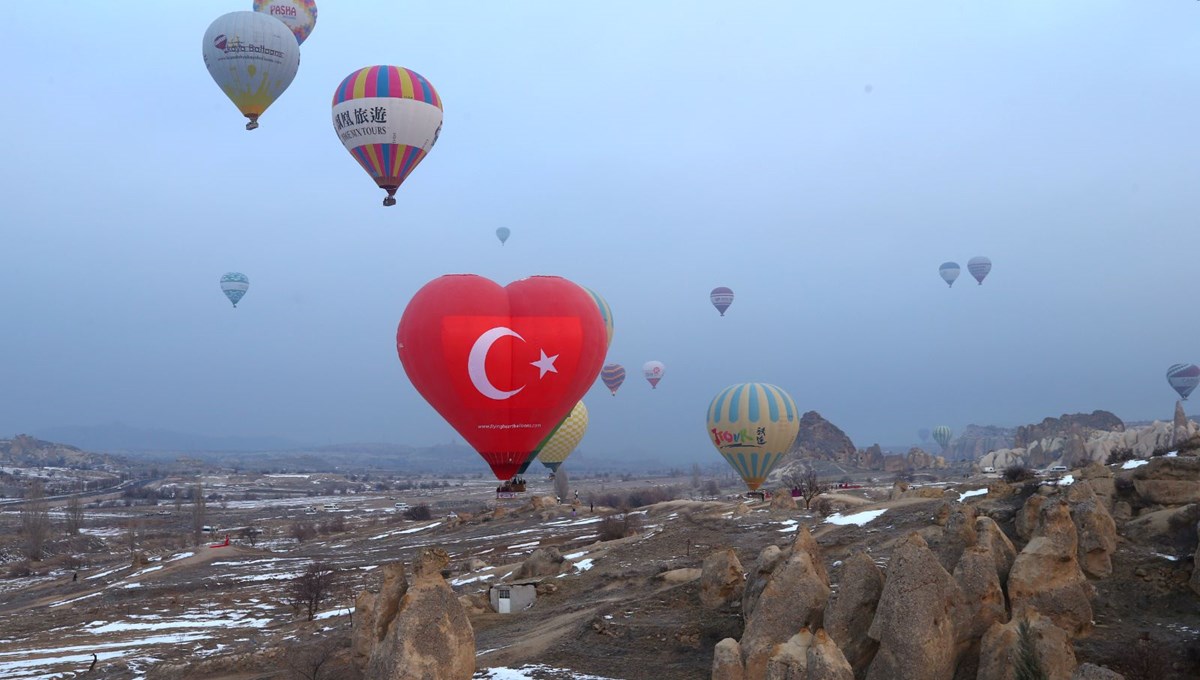 Sevgililer Günü'nde çiftler Kapadokya'ya akın etti