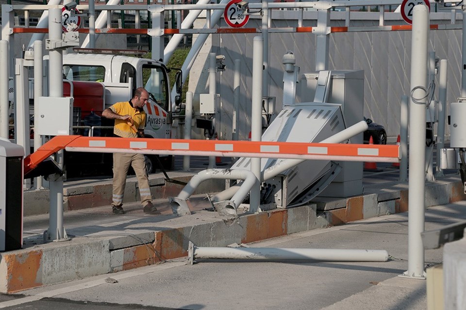 Avrasya Tüneli girişinde kaza: 2 gişe trafiğe kapatıldı - 2