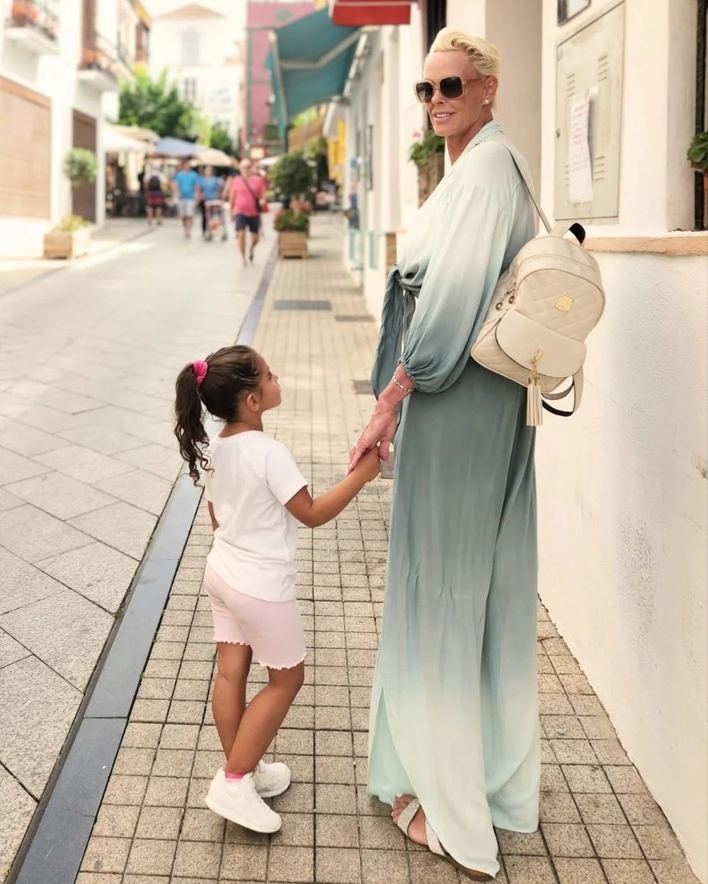 Brigitte Nielsen "Piyangoyu tutturdum" dediği beşinci çocuğuyla 60'ıncı yaşını kutladı - 5