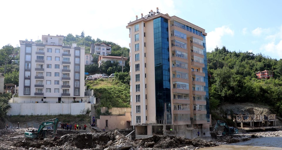 SON DAKİKA HABERİ: Selde yıkılan Bozkurt'taki binanın müteahhidine gözaltı - 1