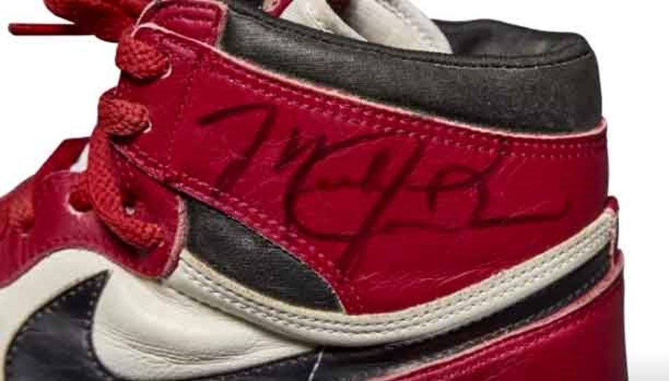 Michael Jordan'ın 35 yıllık ayakkabısına 3.8 milyon lira - 2