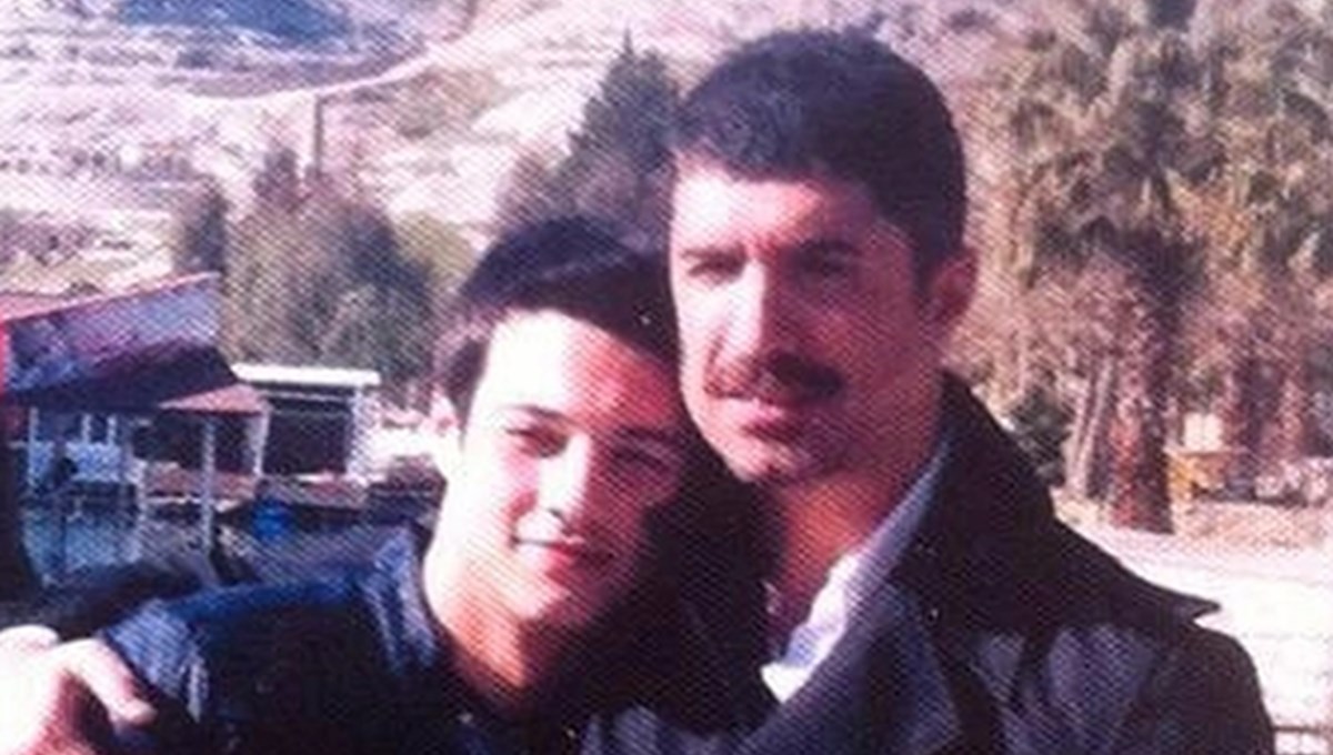 Özcan Deniz'den nostaljik paylaşım (Ünlülerin çocukluk ve gençlik halleri) Özcan Deniz'den nostaljik paylaşım (Ünlülerin çocukluk ve gençlik halleri)
