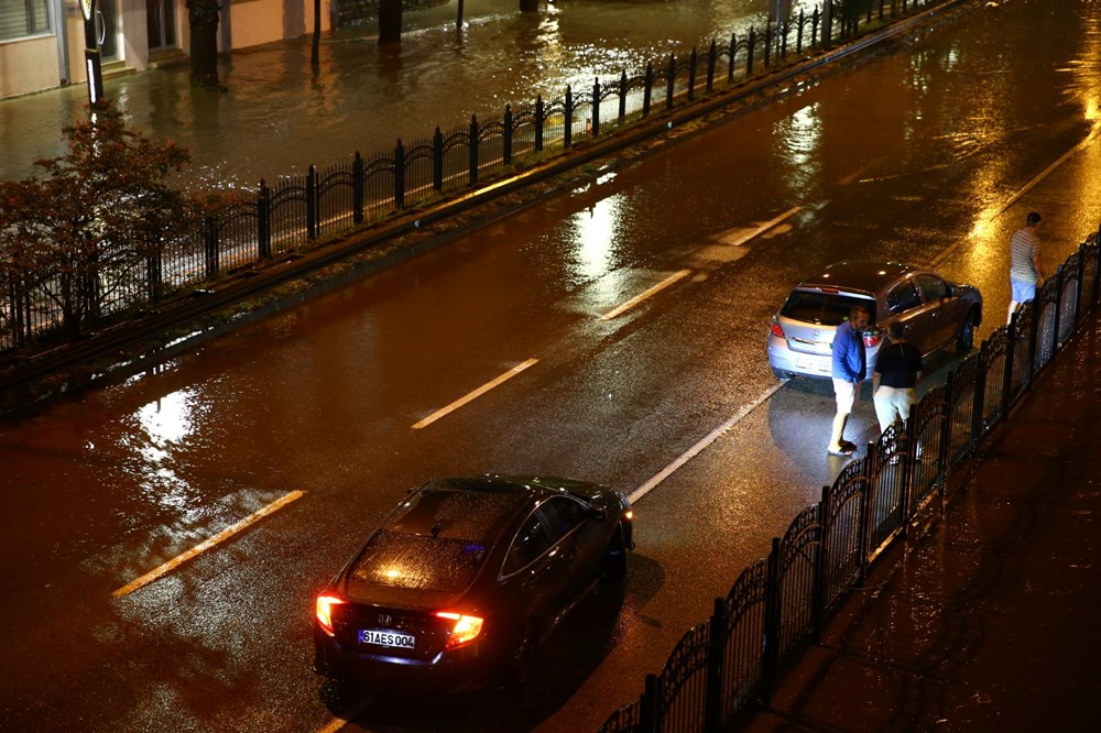 Kuvvetli sağanak birçok ilde hayatı felç etti: Sele kapılan 3 kişi hayatını kaybetti, 1 bebek kayıp - 23