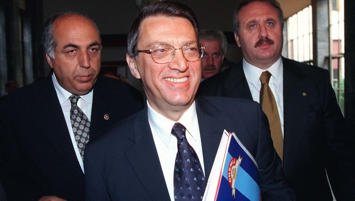 Mesut Yılmaz hayatını kaybetti