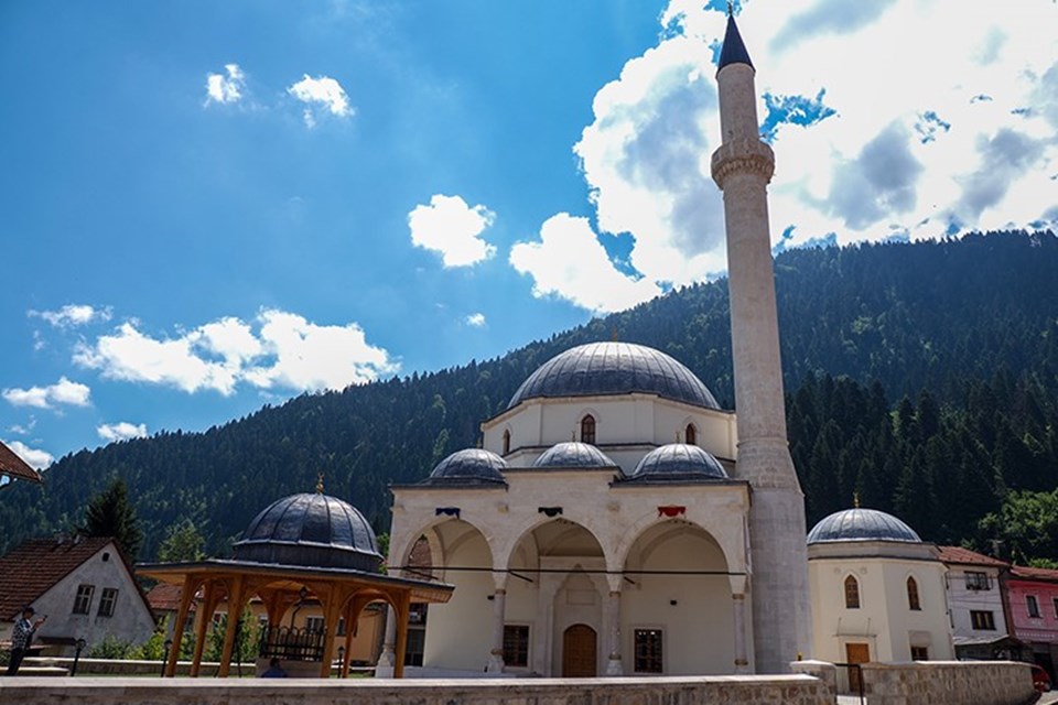 Bosna Hersek'te savaşta yıkılan tarihi Sinan Bey Camisi ibadete açılıyor - 1