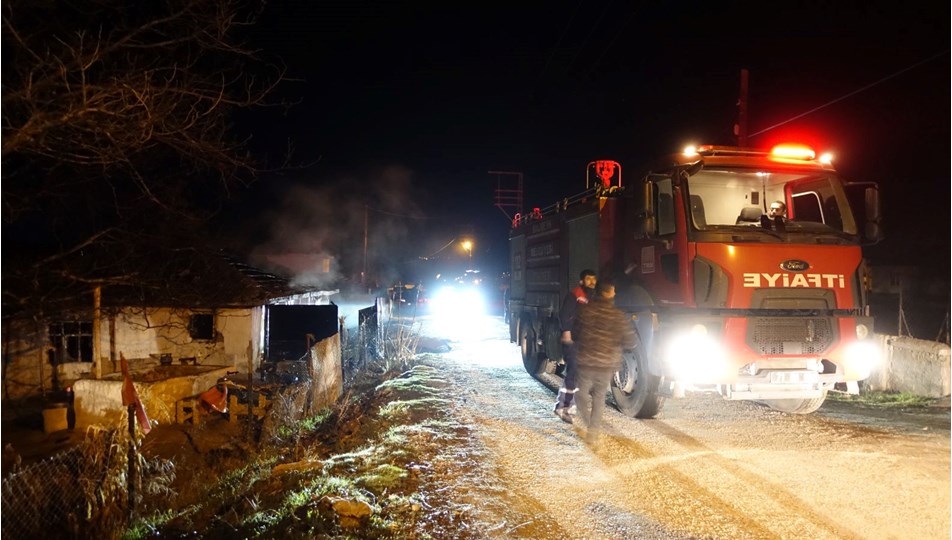 Amcasının oğlunu vurdu, evini ateşe verdi