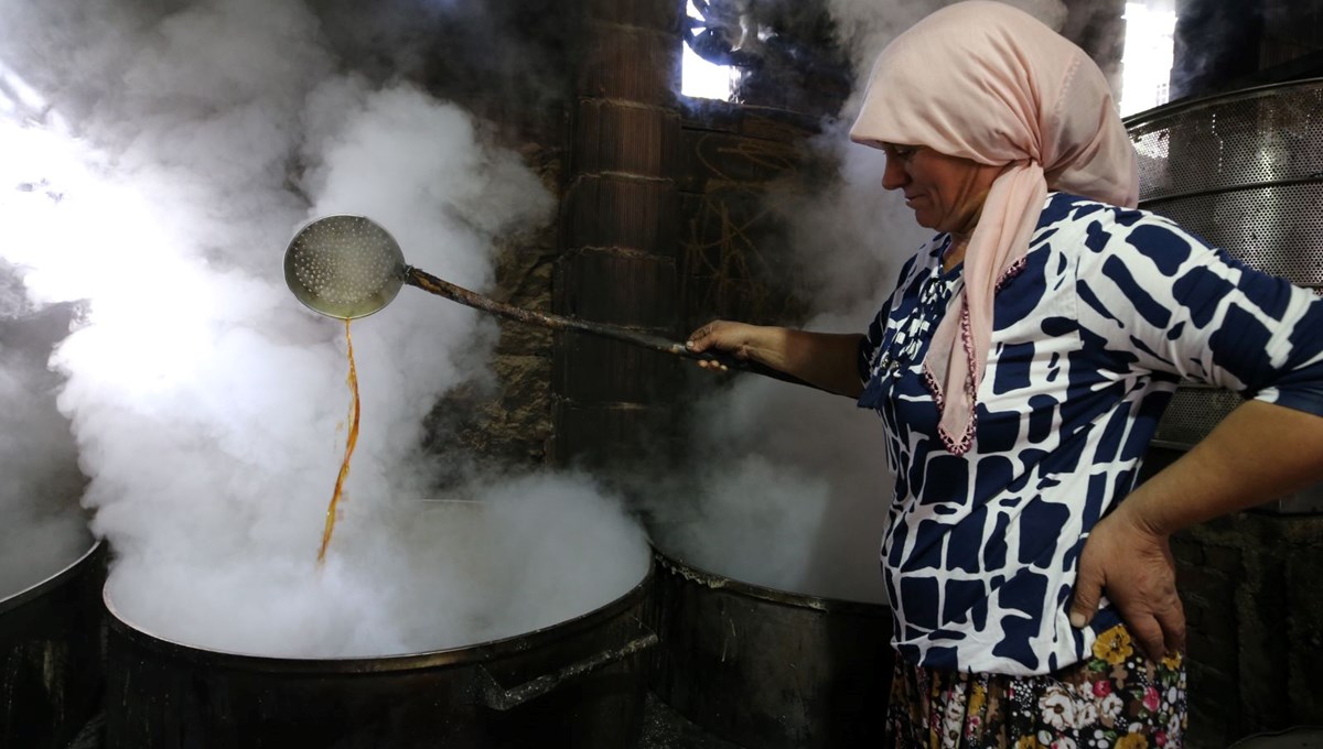 220 haneli köy geçimini böyle sağlıyor: Ocaklar yandı, kazanlar kaynamaya başladı