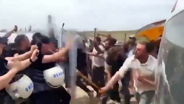 Kurban pazarında polise saldıran 3 kişi tutuklandı