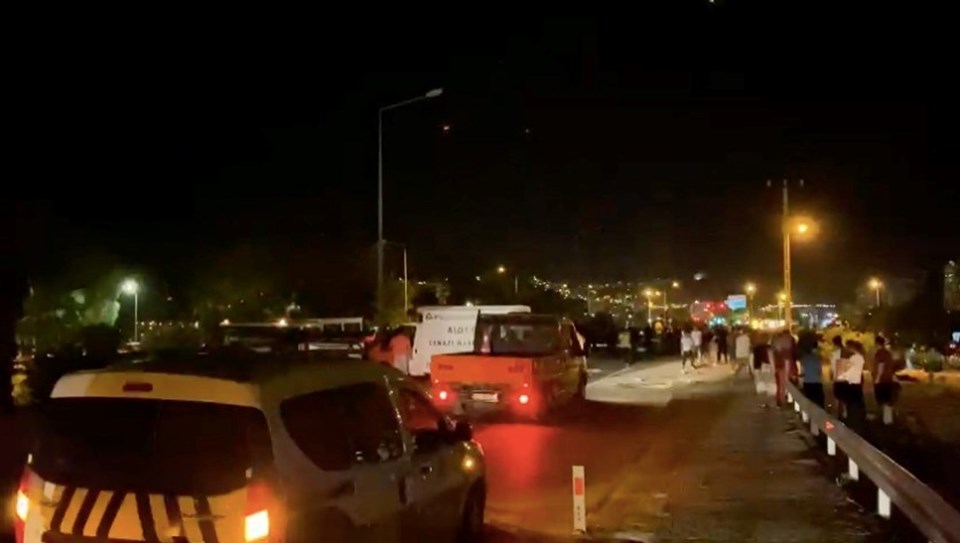 Antalya'da feci kaza: Yaya geçidinde otomobilin çarptığı 3 kadın hayatını kaybetti - 1