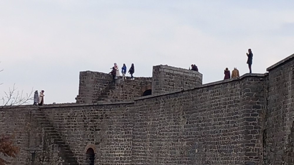 Tarihi surlarda selfie tehlikesi: 1 haftada 2 kişi düştü - 1