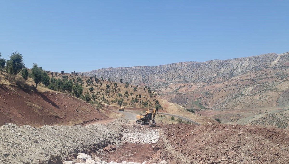 Siirt’te heyelan nedeniyle kapanan yol trafiğe açıldı