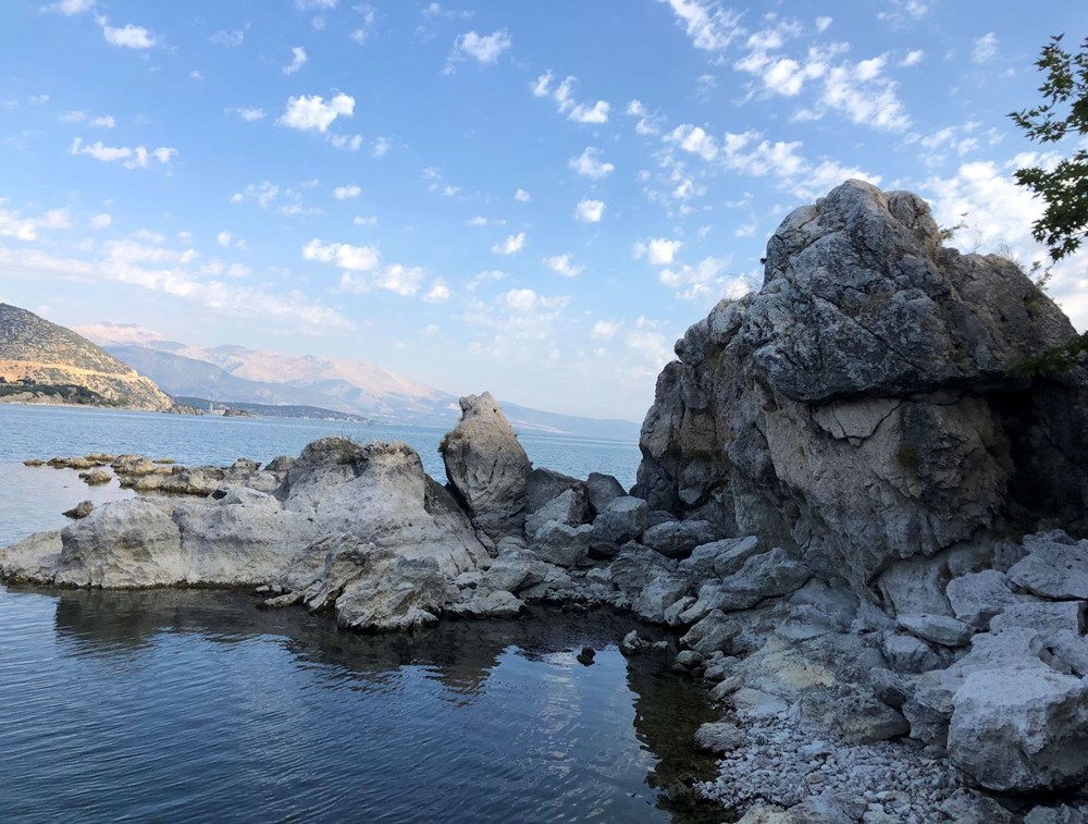 Eğirdir'de sular çekildi, fosil adacıklar oluştu - 4