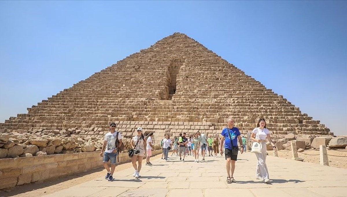 Mısır'daki piramitler bayram tatilinde ziyaretçilerini ağırlıyor