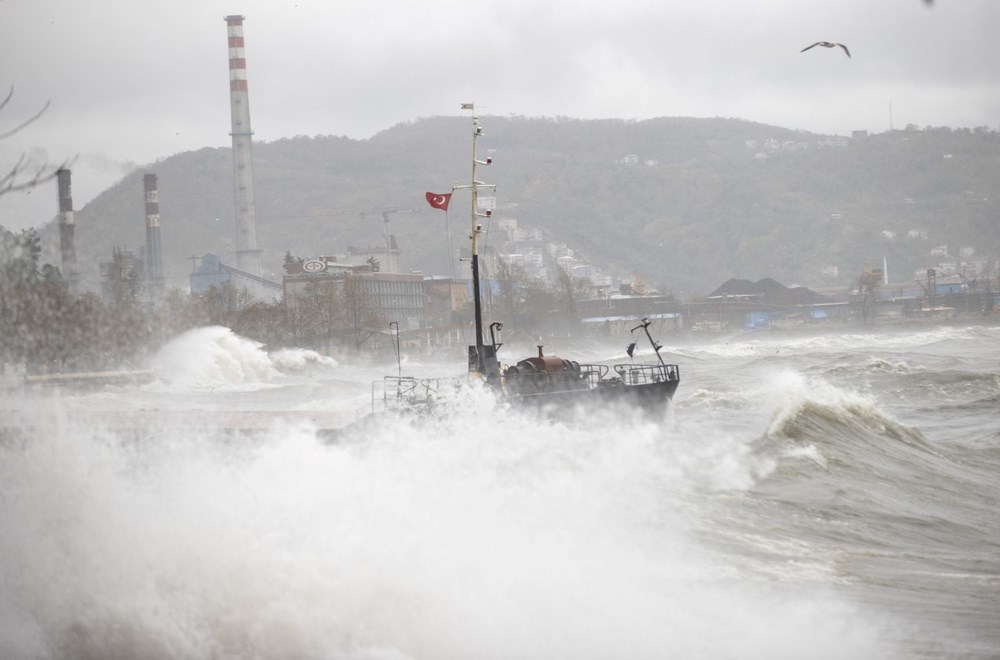 Zonguldak'ta fırtına yeniden şiddetlendi (