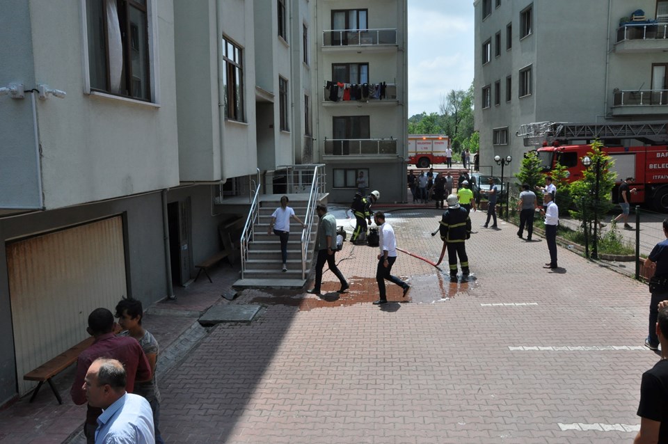 Bartın'da yangın: 2'si çocuk 9 kişi hastaneye kaldırıldı - 2