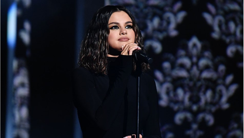 Selena Gomez, Facebook’u suçladı