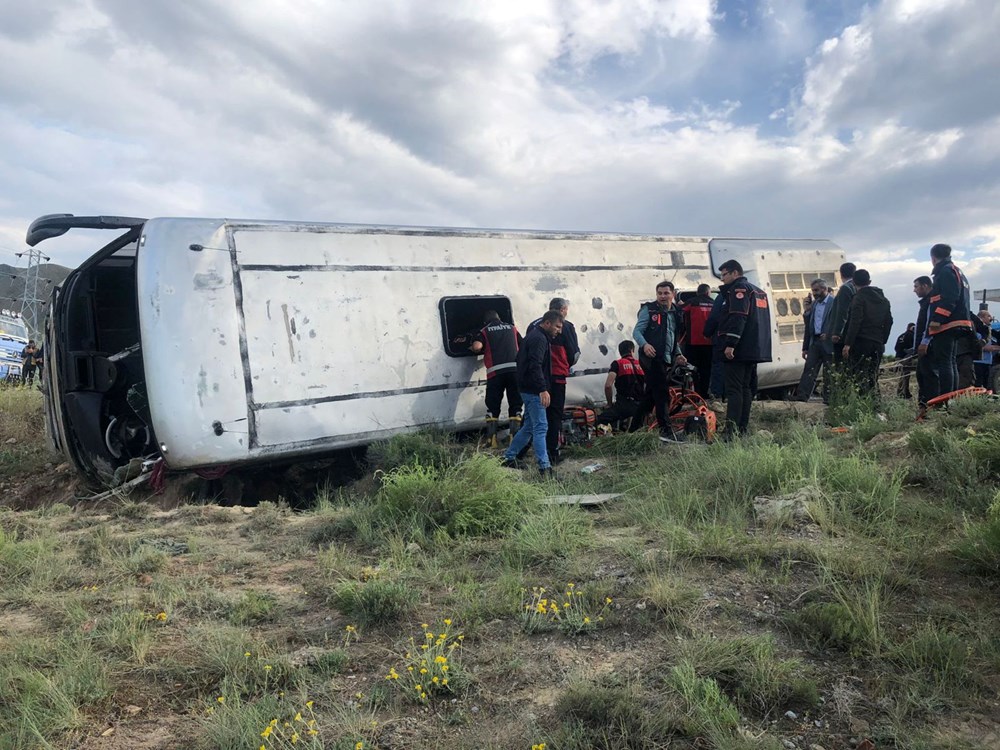 Çankırı'da işçileri taşıyan otobüs devrildi: 3'ü ağır 18 yaralı - 2