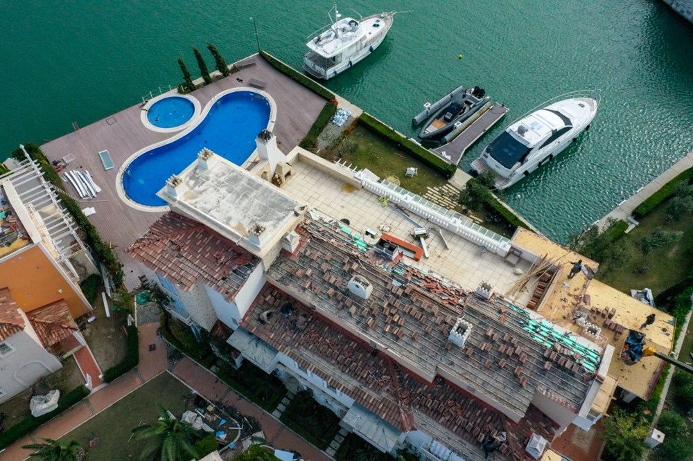 İzmir Çeşme'de hortumun geride bıraktığı hasar için çalışmalar sürüyor - 19