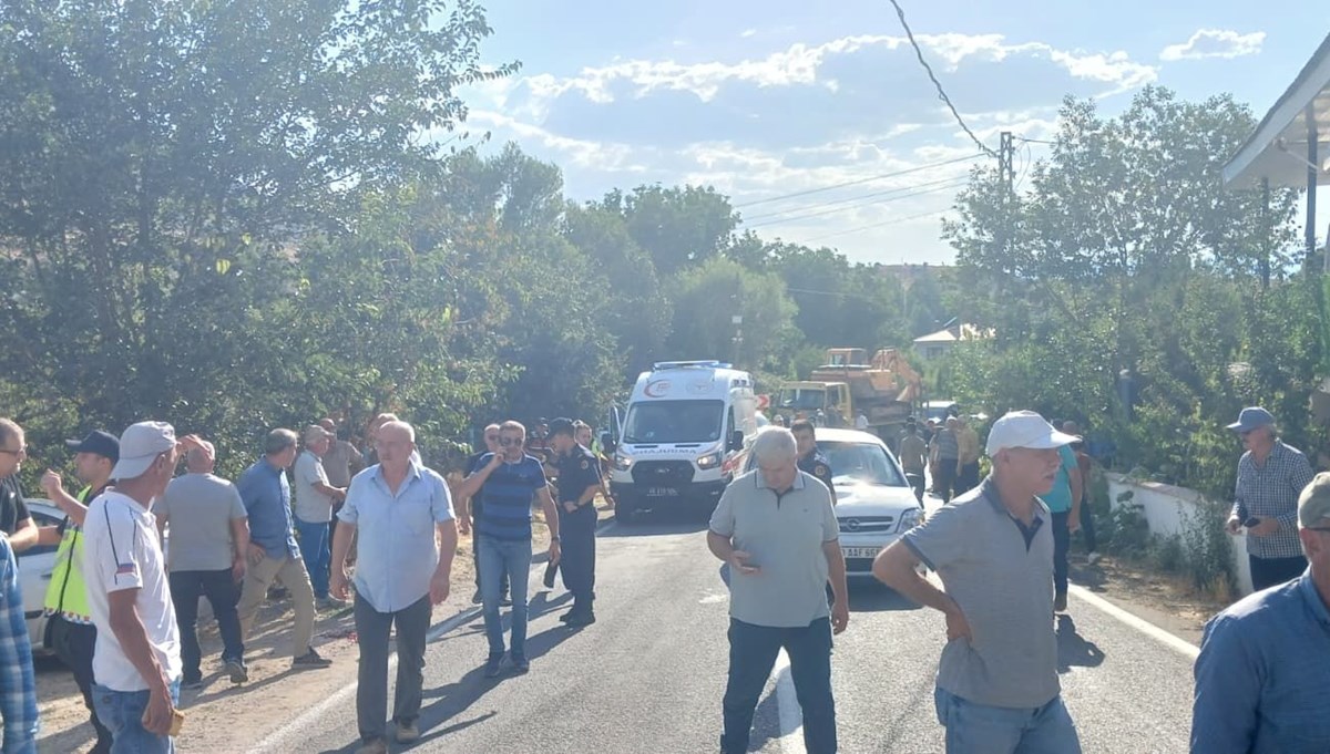 Cenaze yolunda kaza: 1 kişi öldü, 4 kişi yaralandı
