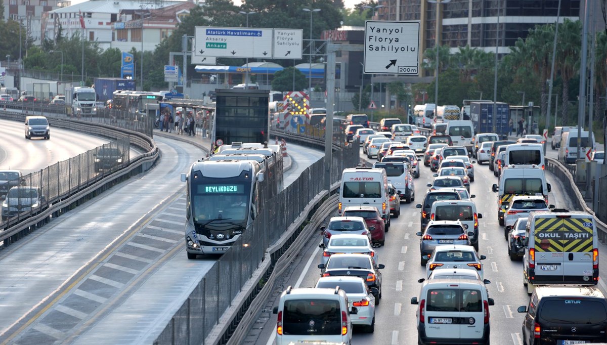 Metrobüs hattında çalışmalar sürüyor: Beşyol istasyonu yarın kapanacak Metrobüs hattında çalışmalar sürüyor: Beşyol istasyonu yarın kapanacak