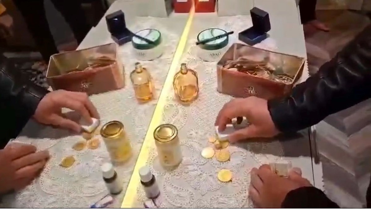 Düşük ayarlı altınla dolandırdılar! 9 şüpheli gözaltında Düşük ayarlı altınla dolandırdılar! 9 şüpheli gözaltında