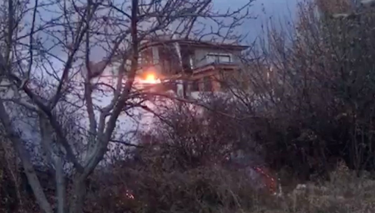 Meyve ağaçları tutuştu, yangının evlere sıçramasını ekipler önledi Meyve ağaçları tutuştu, yangının evlere sıçramasını ekipler önledi