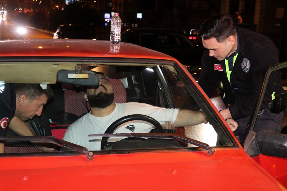 Akan
trafiğin ortasında uyuyakaldı, cadde kilitlendi: “Dişim apse yapmasın diye
alkolü ağzımda gezdirdim” - 2