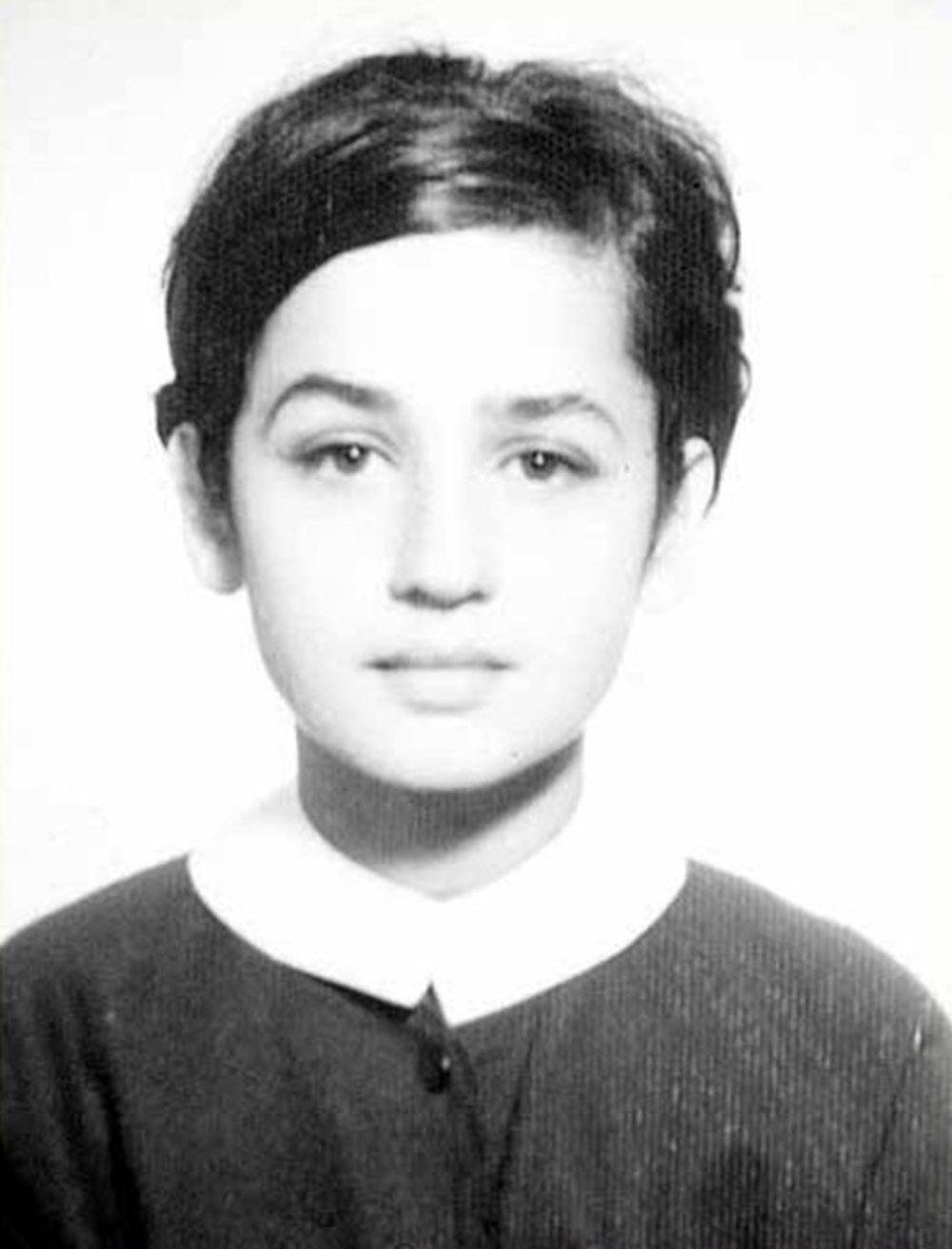 Nilgün Belgün takipçilerini geçmişe götürdü: Bu fotoğraf Marmaris'te çekildi (Ünlülerin çocukluk ve gençlik halleri) - 629