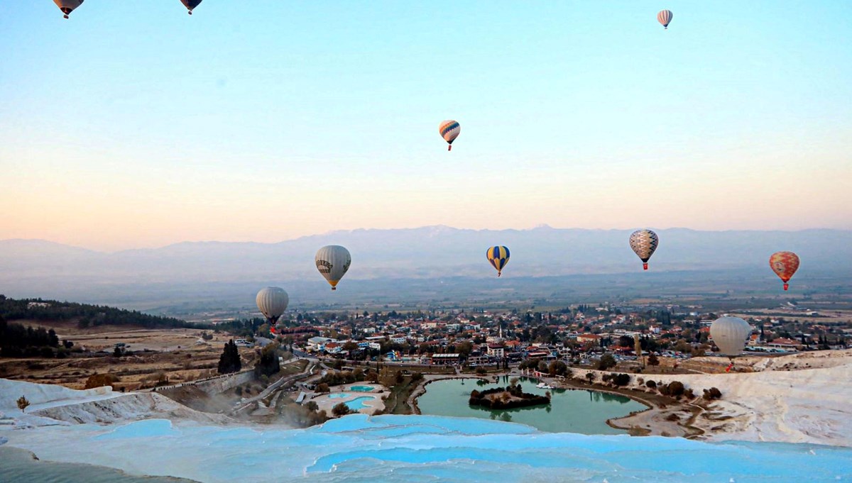 Pamukkale'de yılbaşı yoğunluğu