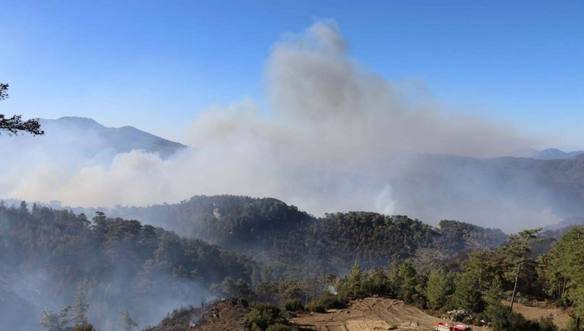 Muğla'nın iki ilçesinde alevlerle mücadele sürüyor Muğla'nın iki ilçesinde alevlerle mücadele sürüyor