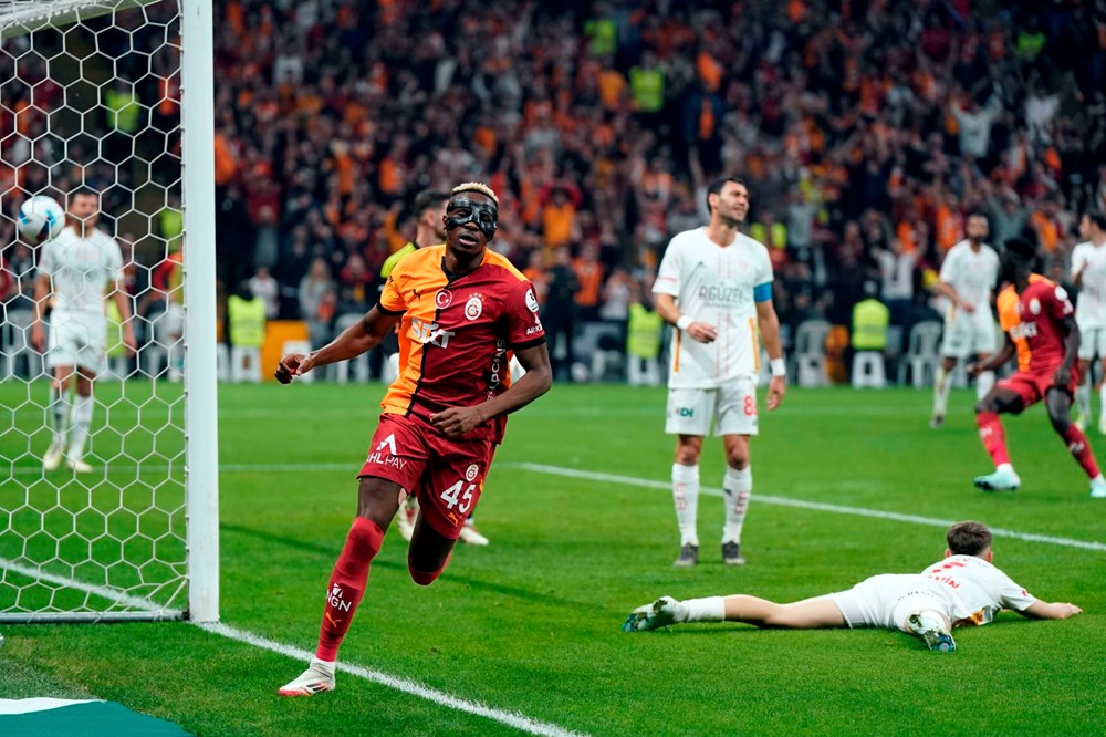 Galatasaray-Antalyaspor Maçında Osimhen Rüzgarı: Kariyer Zirvesine Son 6 Adım! 77